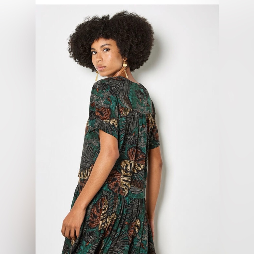 APRICOT 🍑- Tropical Leaf Print Button Front Top in Teal and Brown - Picture 6 of 8